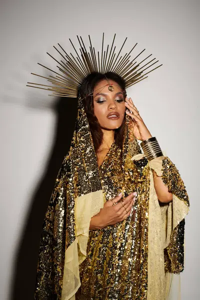 A radiant African American goddess radiates beauty in a stunning golden dress, adorned with elegance and grace. — Stock Photo