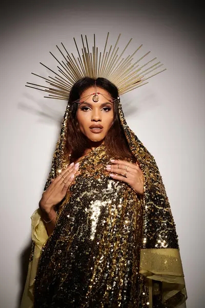An African American goddess captivates in a dazzling golden dress while showcasing her radiant beauty. — Stock Photo