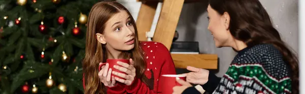 Girlfriends share laughter and warmth over drinks while celebrating Christmas and New Year together. — Stock Photo
