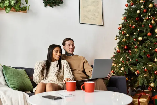 A couple shares a warm, intimate evening celebrating the festive spirit of Christmas. — Foto stock