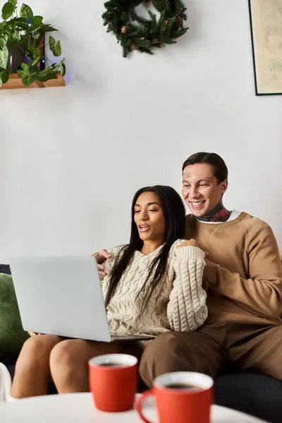 A loving couple enjoys quality time together, sharing laughter over holiday preparations at home. — Stock Photo