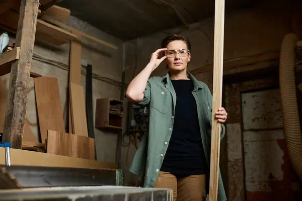 A focused woman carefully measures a wooden plank in her woodworking shop, surrounded by tools and materials. — Stock Photo