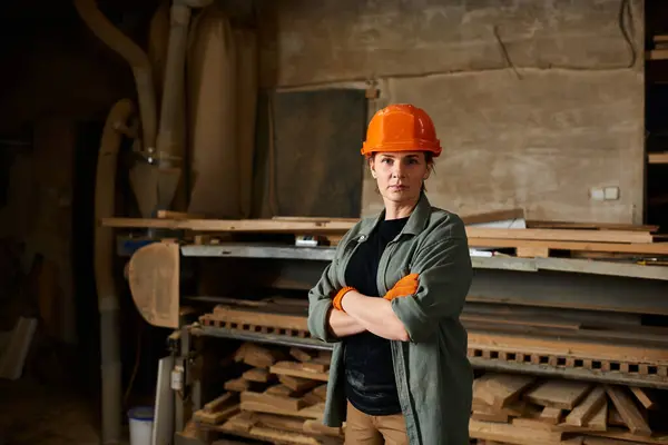In a bustling workshop, a talented female carpenter shapes wood, showcasing her craftsmanship and dedication. — Stock Photo