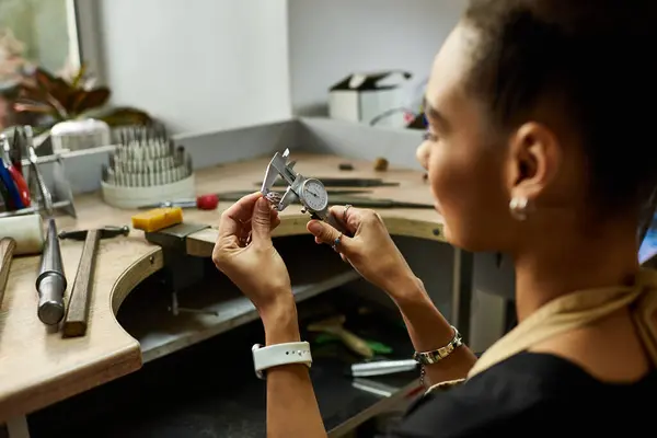 A talented individual carefully inspects beautiful jewels, showcasing expertise in craftsmanship. — Stock Photo