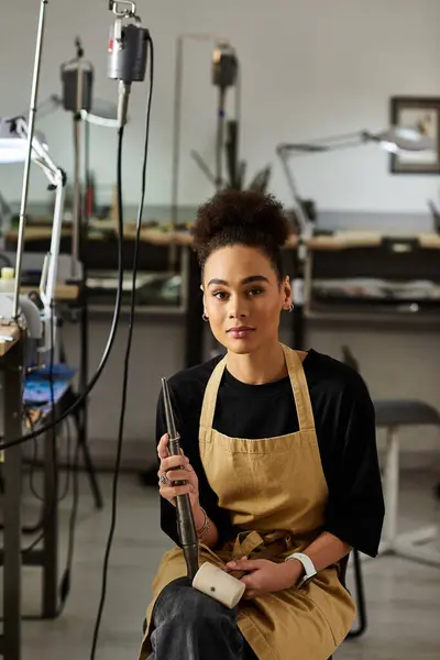 A talented woman works diligently in her jewelry making studio, showcasing her craft. — Stock Photo