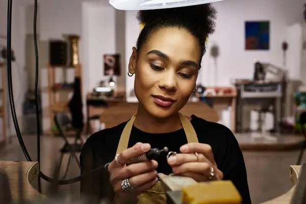A talented woman focuses on creating exquisite jewelry, showcasing her artistic skills and passion. — Stock Photo