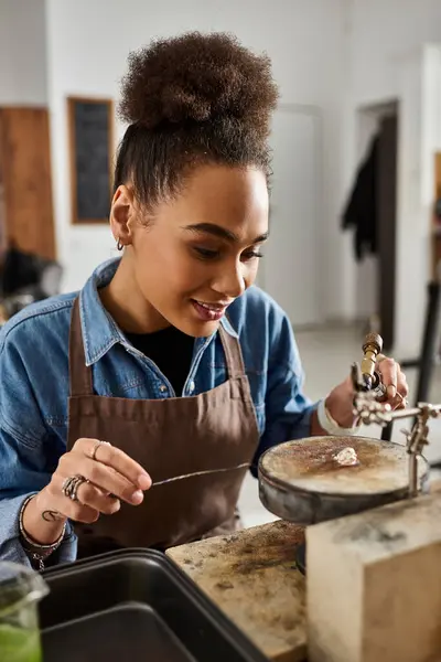 An artisan focuses intently on creating intricate jewelry using skilled hands and tools — Stock Photo