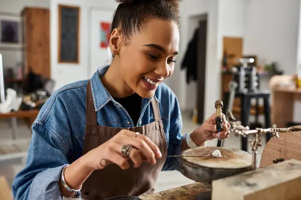 A talented woman meticulously creates beautiful jewelry in a charming work environment — Stock Photo