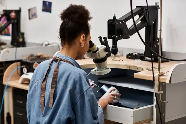 A dedicated craftsperson focuses on designing stunning jewelry while using specialized tools. — Stock Photo