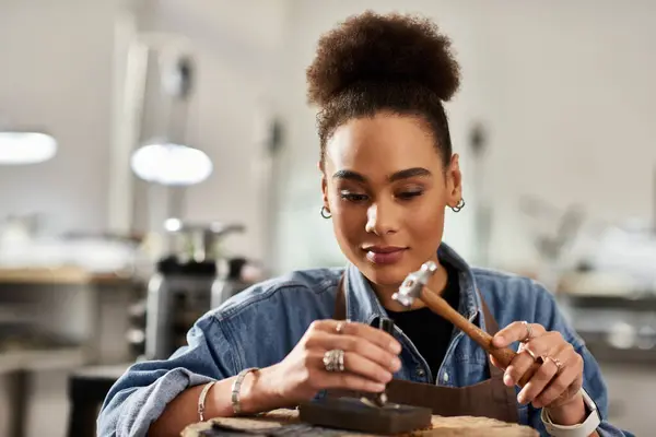 A talented woman carefully shapes metal, showcasing her artistry and passion for jewelry design. — Stock Photo
