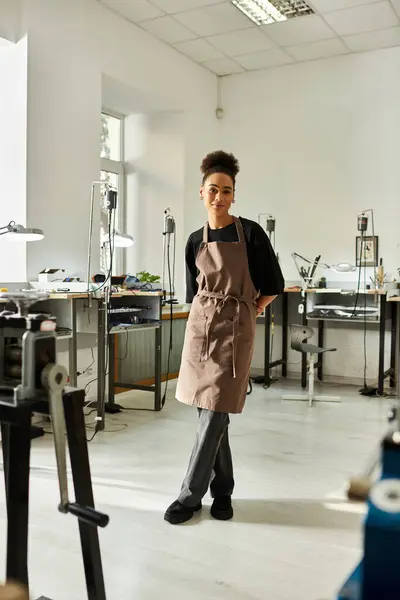 A skilled craftswoman stands confidently in a workshop surrounded by elegant jewels. — Stock Photo