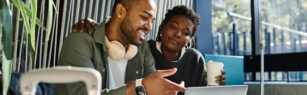 A young couple joyfully discusses their travel plans while enjoying a moment in the hotel lobby. — Stock Photo