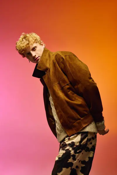 A stylish man presents a fashionable holiday outfit, featuring a brown jacket and animal print pants. The backdrop radiates dynamic colors, enhancing the festive spirit of Christmas 2025. — Stock Photo