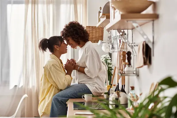 A joyful young couple shares intimate moments in their stylish apartment, radiating love. — Stock Photo