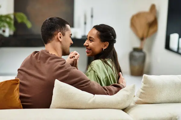 A couple enjoys their holiday in a beautifully decorated apartment, sharing smiles and warmth. — Stock Photo