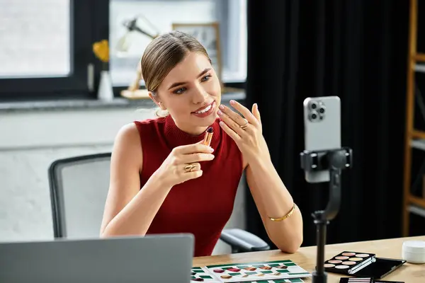 Young influencer shares her favorite beauty products while engaging with followers online. — Stock Photo