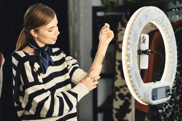 A stylish woman shares fashion insights and outfits on her smartphone while vlogging. — Stock Photo