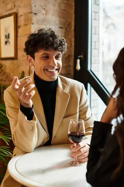 A joyous couple shares moments filled with laughter while enjoying a romantic dinner. — Stock Photo