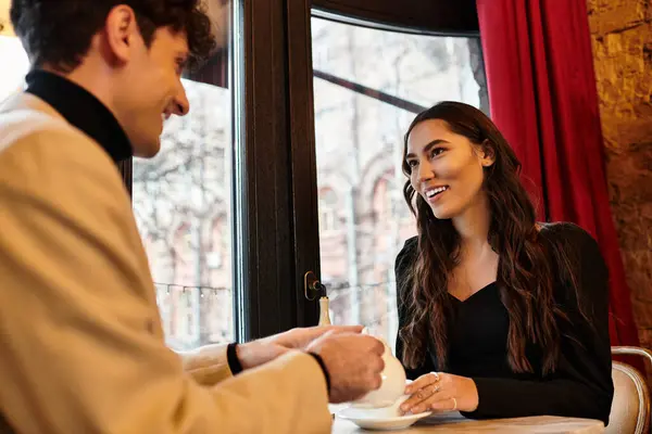 A couple enjoys a heartfelt meal together, celebrating their love at a cozy restaurant. — Stock Photo