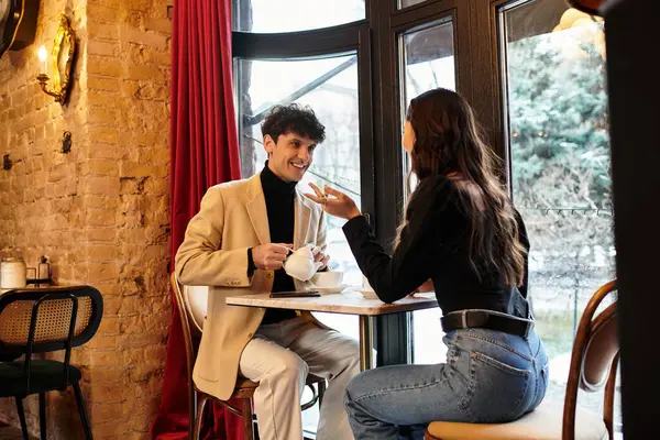 A young couple shares a romantic meal, enjoying each others company on Valentines Day. — Stock Photo