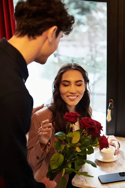 A couple enjoys a romantic evening in a cozy restaurant filled with love and laughter. — Stock Photo