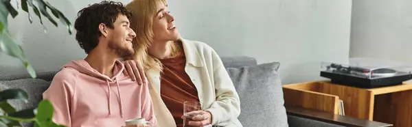 Two men enjoy each others company in a serene room, sharing laughter and drinks together. — Stock Photo