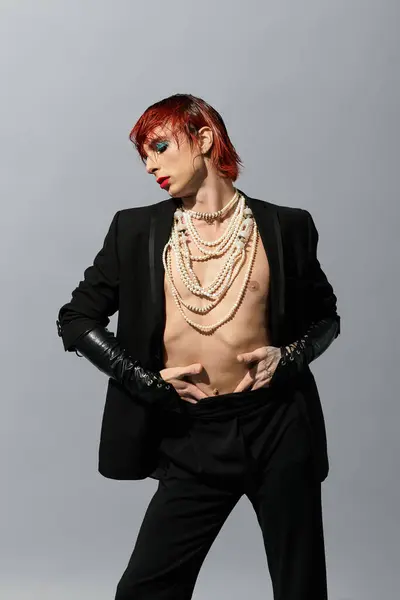 A young man displays unique style and confidence in a bold pose, embodying modern fashion. — Stock Photo