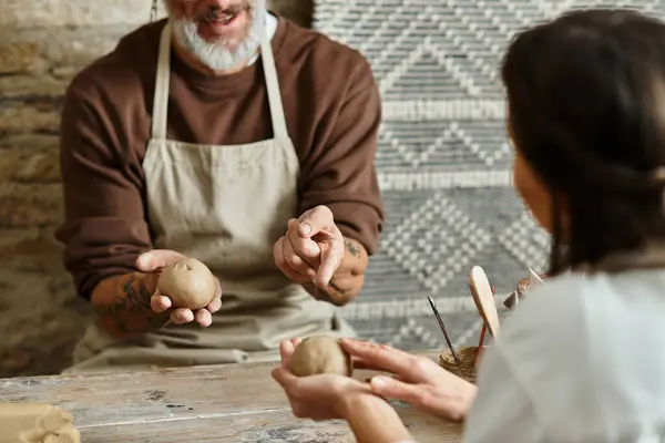 Beautiful couple connects through pottery, shaping clay and enjoying quality time together. — Stock Photo