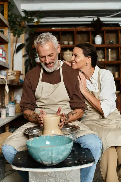 A mature couple enjoys a pottery class, shaping clay and sharing moments of joy together. — Stock Photo
