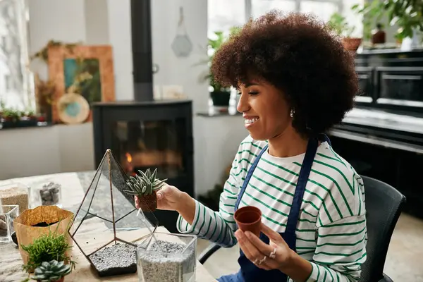 Woman in a bright workshop to craft unique succulent arrangements together. — Stock Photo