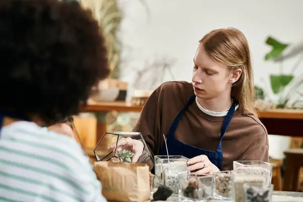 Participants craft unique succulent arrangements while building connections at a lively workshop. — Stock Photo