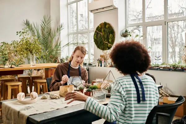 Participants engage in crafting unique succulent designs surrounded by natures beauty. — Stock Photo