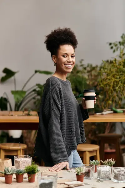 Trendy smiling woman in stylish attire in a vibrant workshop. — Stock Photo