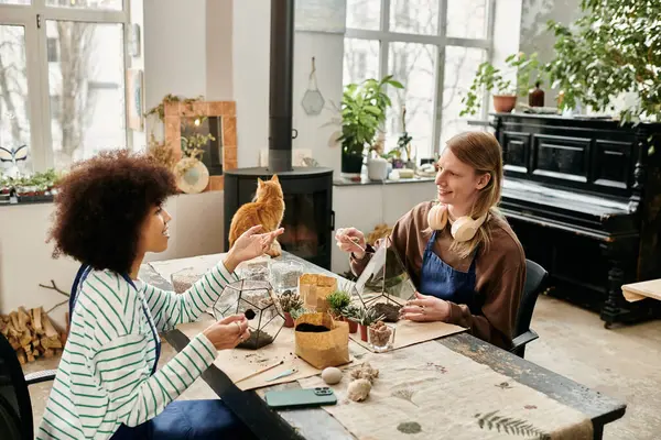 Friends craft unique succulent arrangements together, sharing laughter and creativity among plants. — Stock Photo