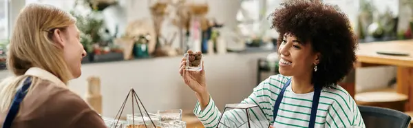 Two friends joyfully exchange ideas while sharing their love for vibrant succulents at a workshop. — Stock Photo