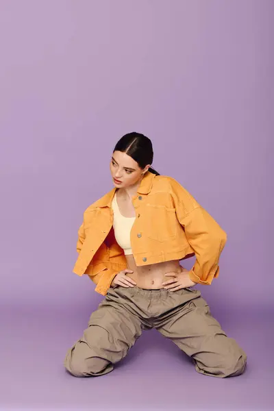 A confident young woman showcases her unique style with a trendy outfit and striking pose. — Stock Photo