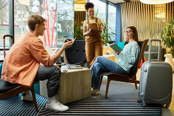 Three colleagues engage in discussions and planning at a stylish hotel lobby in the morning. — Stock Photo