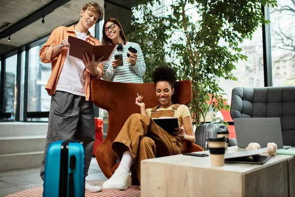 Group of colleagues enjoying informal discussions in a stylish hotel lounge on a business trip. — Stock Photo