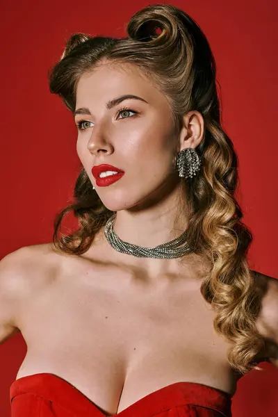 Radiating elegance, a stylish young woman showcases a chic red outfit and captivating accessories. — Stock Photo