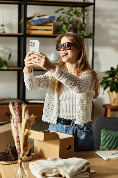 Pretty young woman taking selfie in secondhand sunglasses, promoting a sustainable lifestyle with joy. — Stock Photo