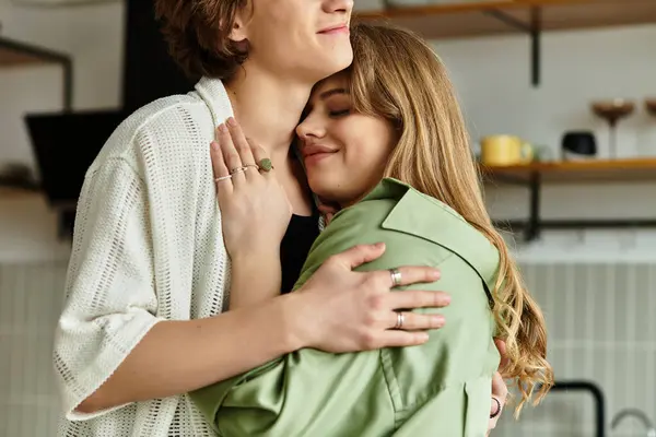 A handsome man and beautiful woman share a warm embrace in their cozy home. — Stock Photo