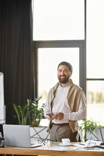 Charming senior man with a friendly smile enjoys his relaxed atmosphere in a well lit office. — Stock Photo
