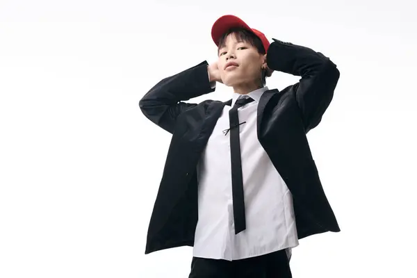 Dressed in a sharp outfit, a young attractive Asian man poses confidently with a casual hat. — Stock Photo