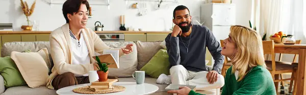 Young men passionately exchange ideas in a stylish home setting during a book club meeting. — Stock Photo