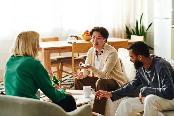 Young men enjoy conversation and bonding over books in a casual, stylish living room atmosphere. — Stock Photo
