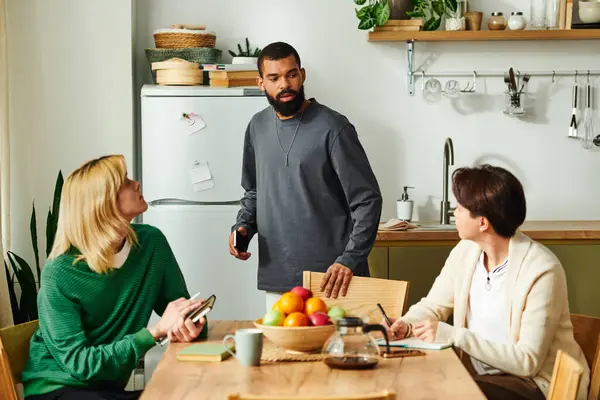Young men share thoughtful ideas during a lively discussion at their home book club gathering. — Stock Photo