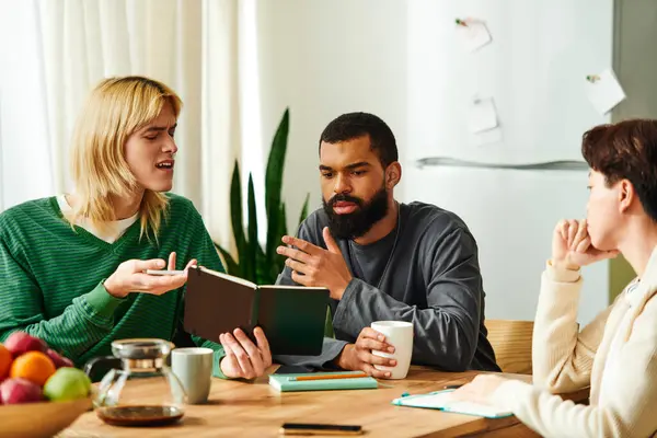 Young men passionately discuss ideas while enjoying a casual book club meetup at home. — Stock Photo
