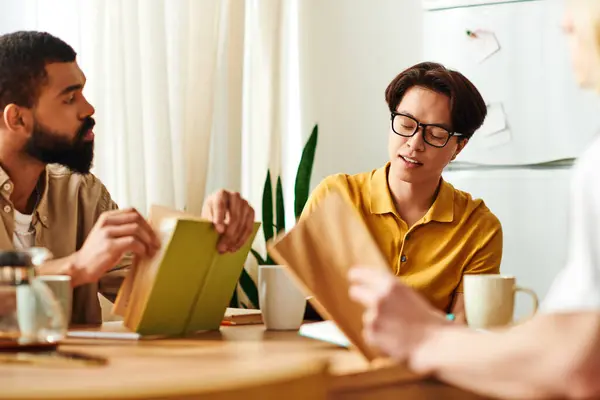 Diverse group of young men share thoughts on books in a cozy and stylish home environment. — Stock Photo