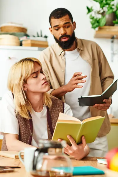 Young men gather at home for an enjoyable evening of reading and vibrant discussions together. — Stock Photo