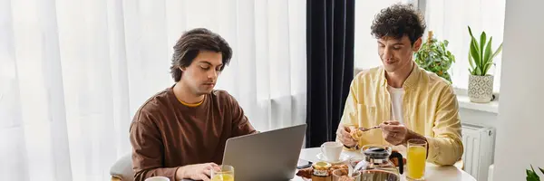 Two handsome men share a cozy brunch in their modern apartment, banner — Stock Photo